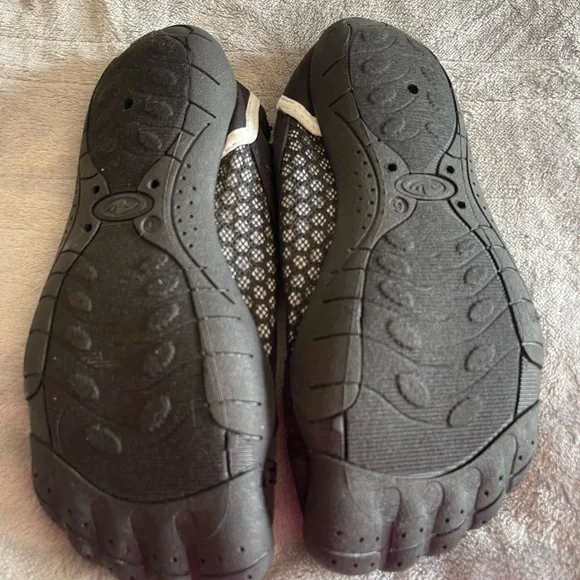 Athletic Works Black and White Women's Athletic/Water Shoes - Picture 3 of 3